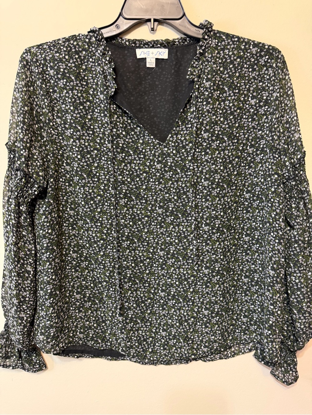 She & Sky L Dark Green Floral V-Neck Women's Blouse 2436